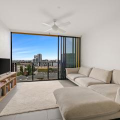 Sunny 2-Bed in Valley with Premium Amenities