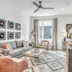 Cowgirl's Hideaway-Rooftop Patio- 2 mi to Broadway