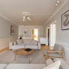 Big 4 BR Apartment with Bathtub by CPH City Hall Square