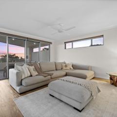 Silver Sands Sanctuary - 6BR Beachside Luxury