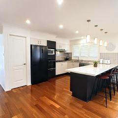 Shell Cove,Game Room, 3 Baths, King Bed, 7kW EV Point, Spacious 1-Story Home