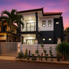 Green Villa - 4BR Luxury Villa - Nusa Dua Beach by Globalstay