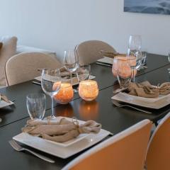 Huswell - Luxurious two bedroom with lateral seaview