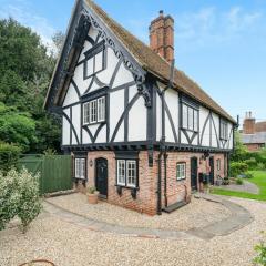 Lion Cottage - cosy english cottage in the country with parking, patio space and in an idyllic location