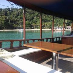 Passeio de barco na Escuna Ibiza