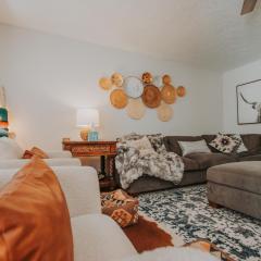 Cowboy Den-Hot Tub-Game Room-Pet Friendly-No Pet Fees!