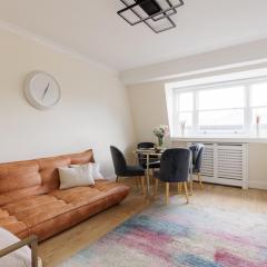 Top Floor 1BR with Balcony, Earls Court 2mins to Tube