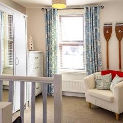 Coastguards Cottage with parking