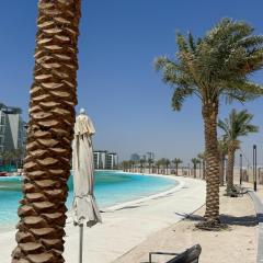 Stunning Central 2BR Lagoon View & Private Beach