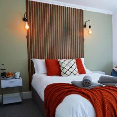 The Court Yard Apartment - Fantastic location!