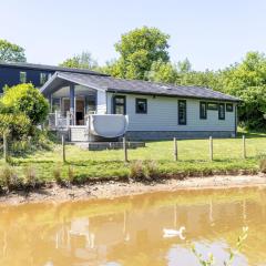 Saffron Lodge, 24 Roadford Lake Lodges