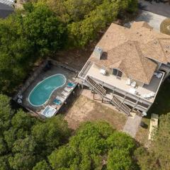 Stylish Home with Pool Hot Tub & Walk to Beach