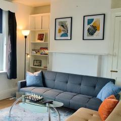 Modern 2 Bed Apartment, 8min to Stratford Station, Sleeps 6