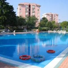 458 - Appartamento trilocale climatizzato al piano terra al Residence Conero con due piscine parco giochi e due campi da tennis SPIAGGIA inclusa nel prezzo