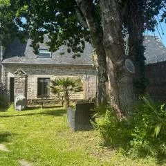 Maisonnette bretonne typique Beg Meil Fouesnant Ty Breizh plage