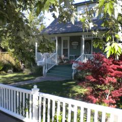 Second Street Cottages