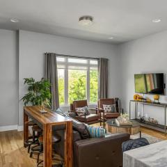 Spacious Nashville Home Sleeps 12 Rooftop Lounge