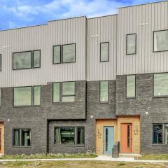 Spacious Nash Home for 12 Near Broadway