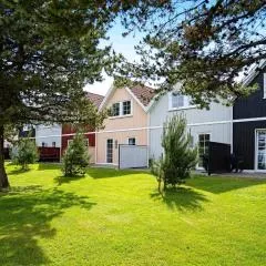 6 person holiday home on a holiday park in Blåvand