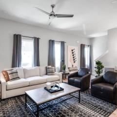 Near Honky Tonks - Rooftop Hot Tub - Skyline Views