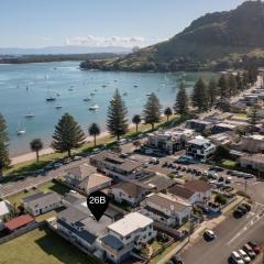 Spacious Retreat Steps to Beach Shops & Hot Pools
