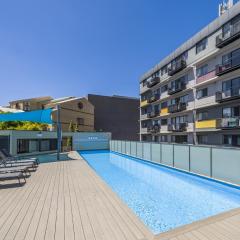 Central Perth 2-Bed Apartment with Pool & Gym