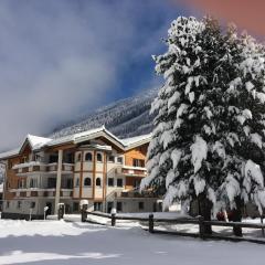 Mountain Stay with Balcony