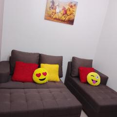 1 Bedroom Cozy Condo Unit with Netflix & Free Wifi in Trees Residences