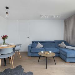Spacious Apartment with Parking in Międzywodzie by Noclegi Renters
