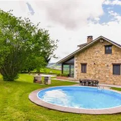 Casa con gran jardín y piscina en Cabarceno
