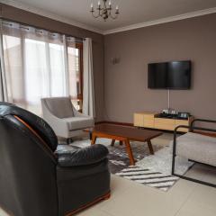 Niza Homes, Pool, No Blackouts & Walk to Munali Mall