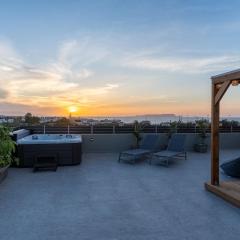 MD Horizon with private Jacuzzi near the beach