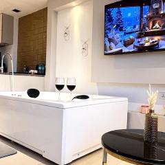 Luxe Jacuzzi Heaven Heights 12th Patio 2