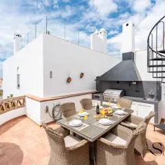 Beautiful views family townhouse steps from the BEACH