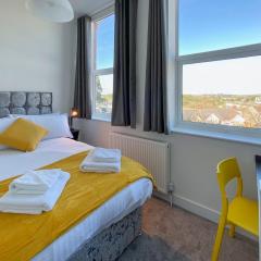 2 bed apartment close to station and city centre