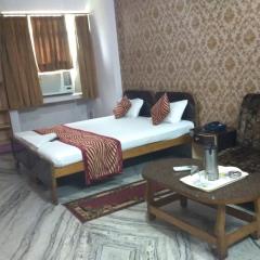 Hotel Utsav Delux