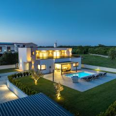 Villa Ana Škicini for 10 people with heated pool, kids activities and sea view near Novigrad