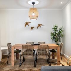 Central T2 with AC and Patio Near Av da Liberdade