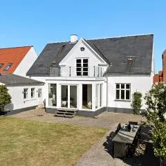 Nice Home In Løgstør With Wifi