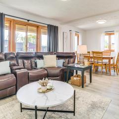 2 Living Areas! Cedar Home 11 Mi to Mt Holiday Ski