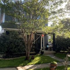 Quaint & Vivacious Home