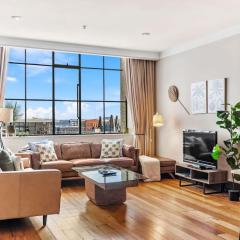 Spacious 2BR in CBD Pool Gym Parking Zodiak Stays