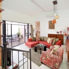 Charming Sunny Haven with Balcony by Sea N' Rent