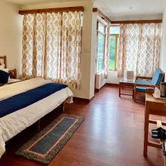 Tourist Hotel 10 minutes walking distance from the mall