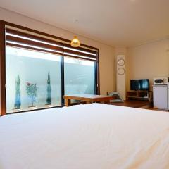 Stay33 Pet friendly house near Hwangridangil