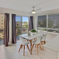 MAINSAIL8- MOOLOOLABA BEACH