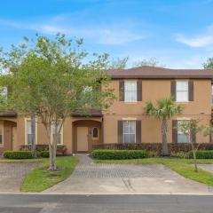 Spacious 4BR Family Home: Resort Pool Near Disney