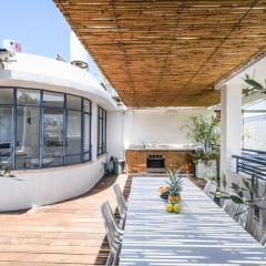 Spacious 3BR Penthouse w Rooftop 7 min from Beach and Shelter by Sea N' Rent