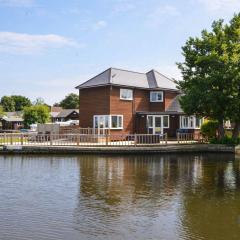 Bure Croft - Holiday Cottage on the river in Wroxham