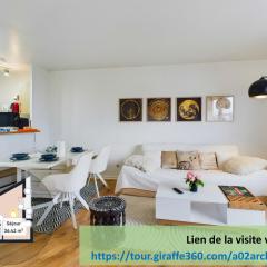 l'Aigle Royal de Paris, Gare, parking et terrasse